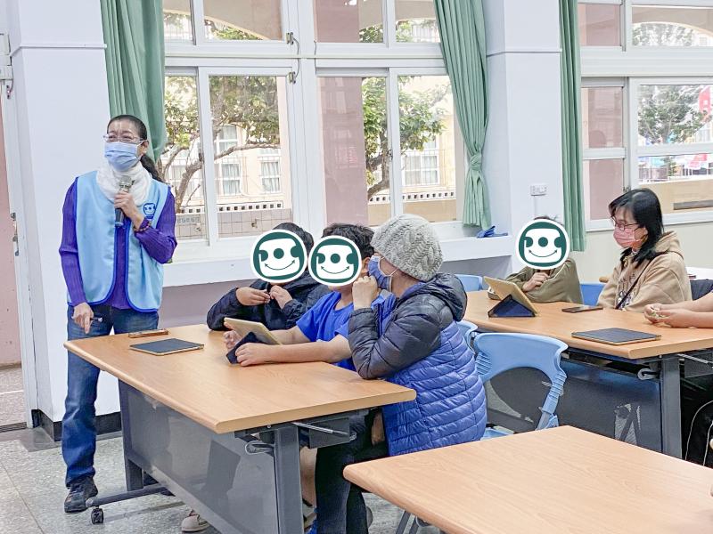 馬公DOC執行秘書以講師身分，引導大家答題