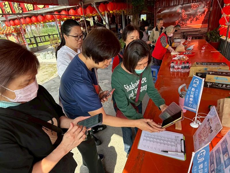 配合「頭牙慶福氣・土地公來作伙」活動，我們將數位服務帶進社區