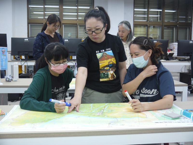 學習如何整合人力、物資及避難資訊，課程中也安排災害地圖繪製演練