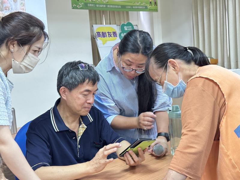 一個人摸索容易卡關,一群人討論進步最快
