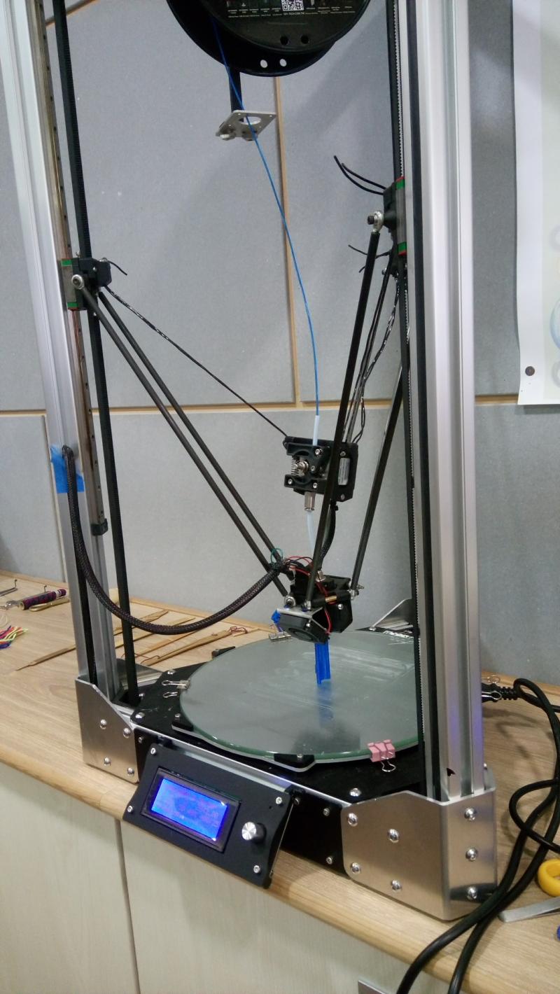 教授協會與文創商家-3D列印機之科技，未來也可以運用在傳統文創商品上。