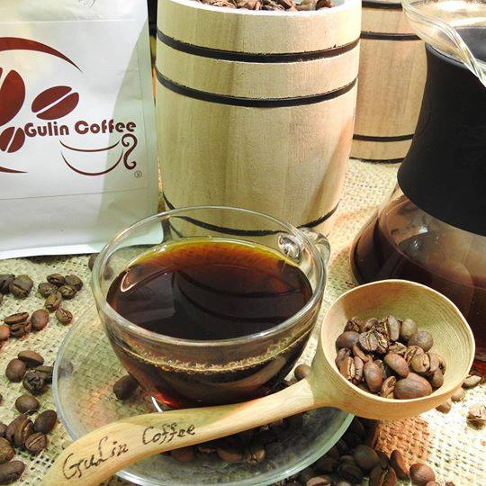 古林咖啡自家烘焙台灣有機咖啡，咖啡豆生長在海拔500~700公尺地區，日夜溫差大，雲霧繚繞水氣充足