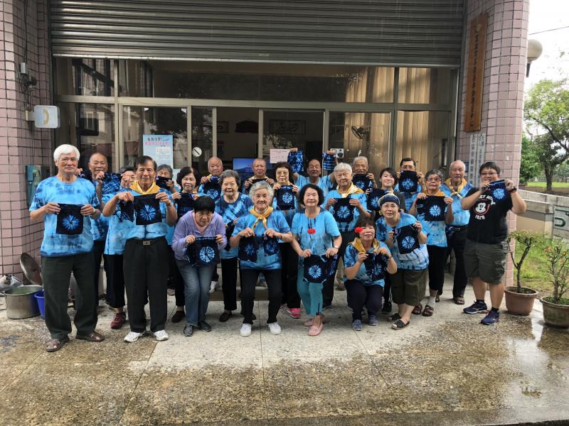 一起開心大合照