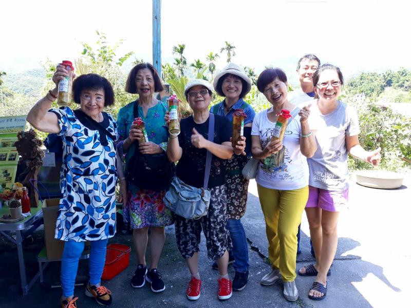 遊客體驗玩開心合影