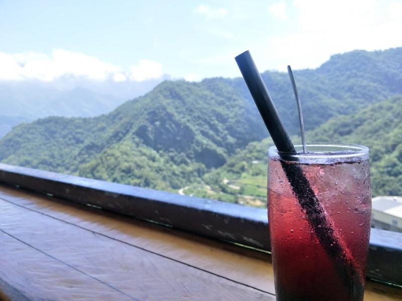桑椹氣泡飲。