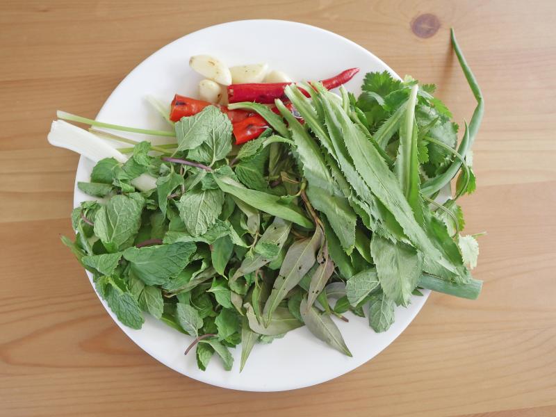 滇緬菜的特色是用天然香料來入菜
