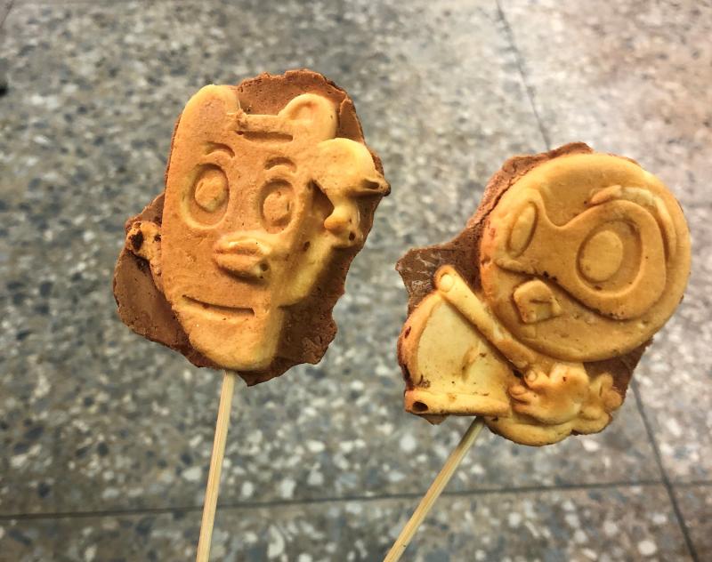 枋山DOC協助楓港社區開發出「伯勞鳥蛋糕商品」。