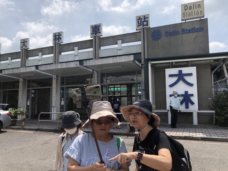 學員於大林火車站收集影像剪輯素材