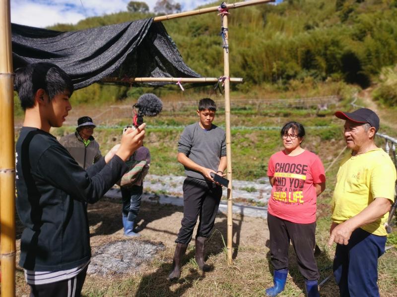 部落頭目講述竹文史。