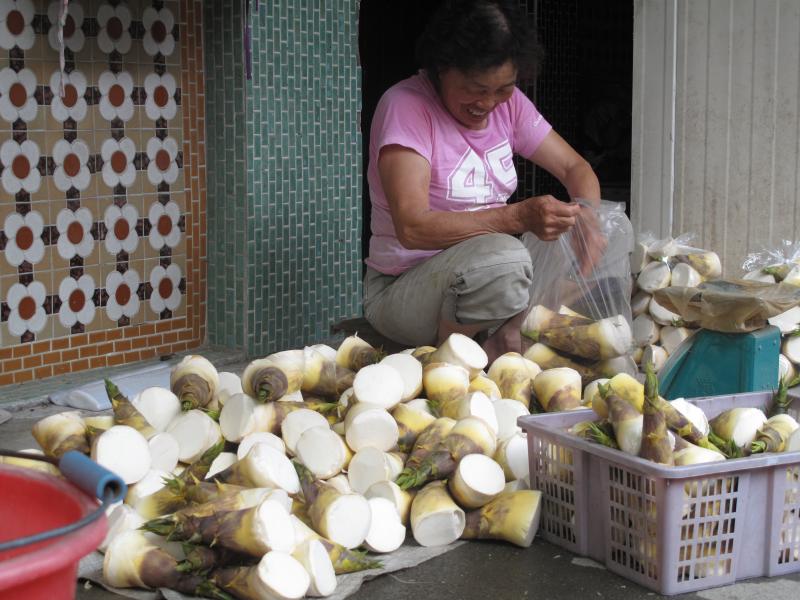 頭分村盛產竹筍，每逢產季皆吸引民眾前來購買