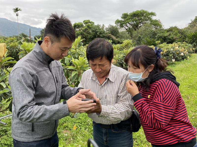 積極好學的吳大哥，學習不分時間跟場域，隨時想瞭解資訊。