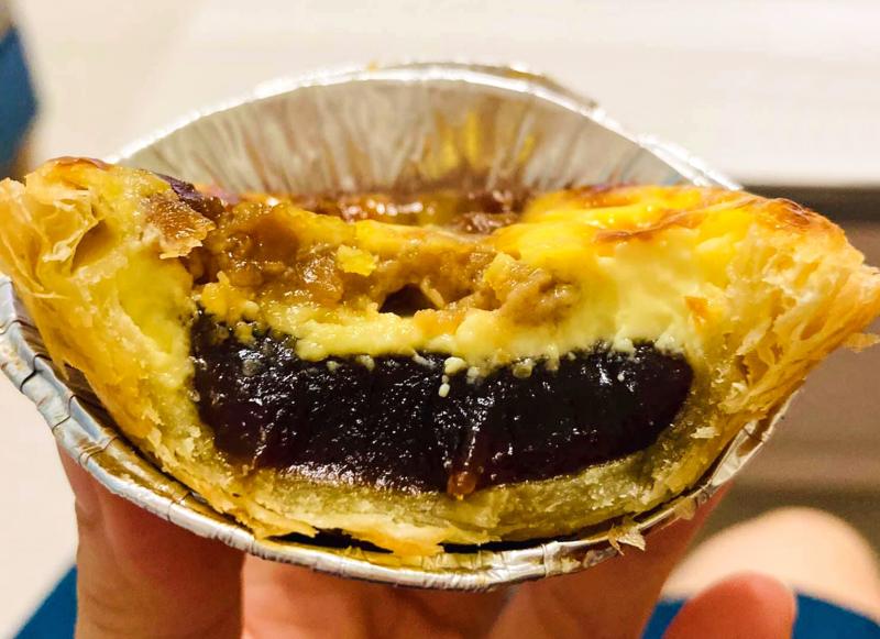 咬下一口的美味葡式蛋塔