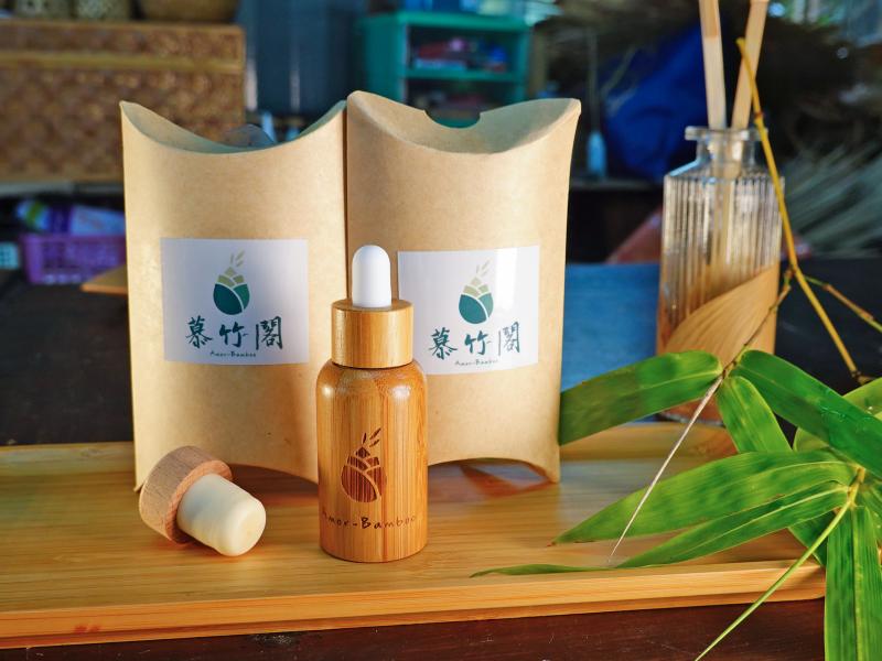 四季竹精油香氛，取用竹子的發酵液作為基底，再搭配不同季節的竹精油製成。