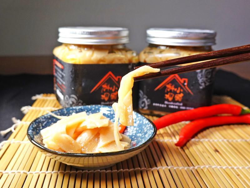 老闆娘手工製作的日式脆筍,不論拌麵或拌飯都很好吃。