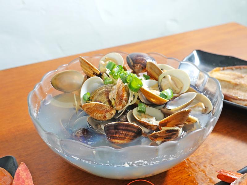 新鮮蛤蜊用來烹調薑絲蛤蜊湯，也是超棒的家常菜。
