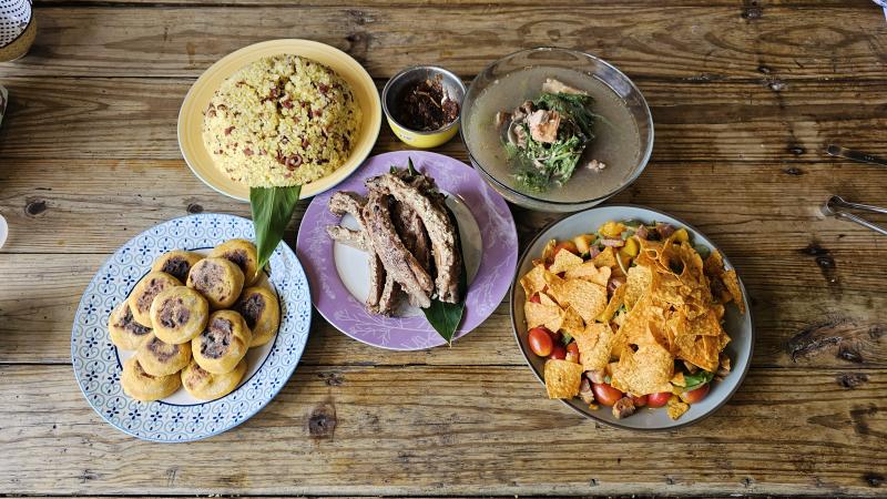 《嗡嗡私廚》私廚的料理結合在地食材，包含小農的無毒蔬果、布農族文化的精神食糧-小米、以及你不會錯過的烤肉