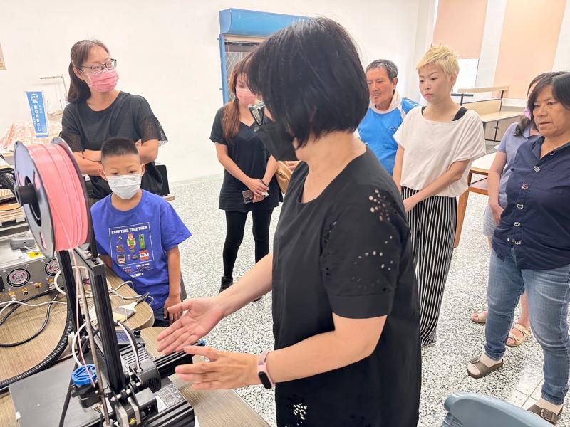 將設計好的圖形進行切片分層處理,送入3D列印機印製