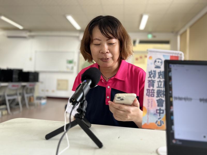 透過podcast與聽眾分享「依咖啡」品牌創業故事。