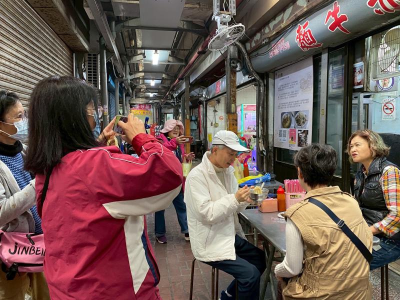 在講師的教學下，學員們將自己親自拍攝的照片與影片，剪輯成時下最流行的「短影音」，並上傳至二林DOC的YouTube網站公開提供點閱，一段精彩的短影音,能瞬間吸引觀眾的目光，並讓他們渴望親自體驗影片中的每個畫面，在這個數位化的時代，影像的力量