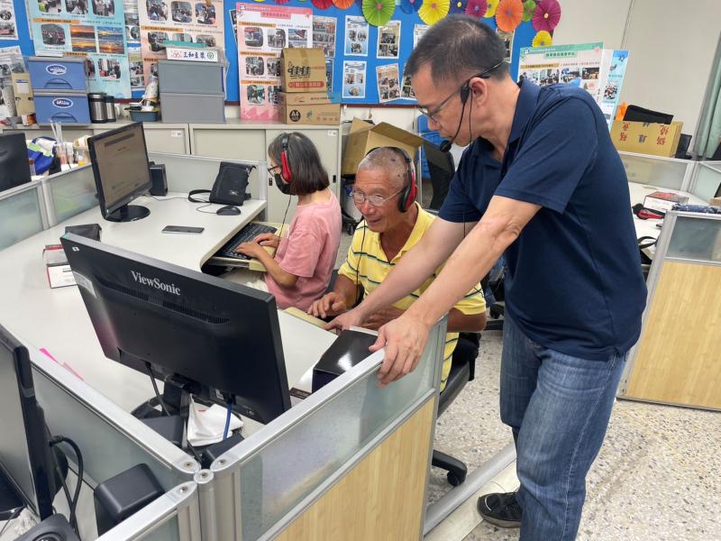 這段背景音樂聽起來最適合不過了!