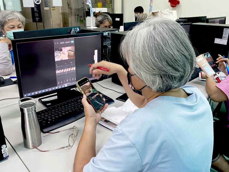 學員們以潮州火車站、三角公園福安宮等在地文化景點為主題，記錄並剪輯屬於社區的人文故事，完成多部具地方特色的影音短片。