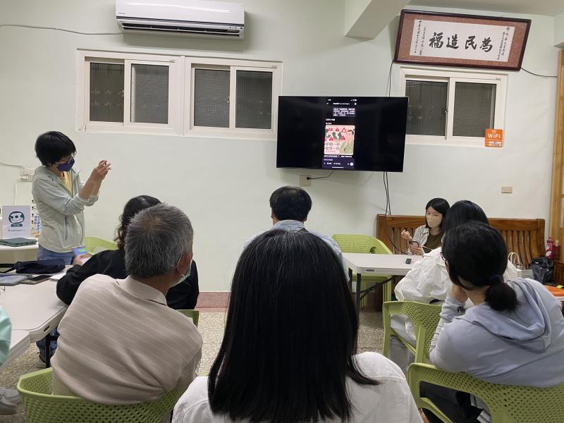 藉由生圖工具將詐騙概念和被詐騙經驗，轉換成圖卡，變成到社區宣傳的好素材。