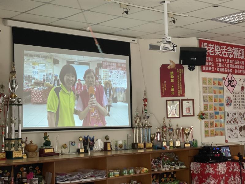 大螢幕看直播成果