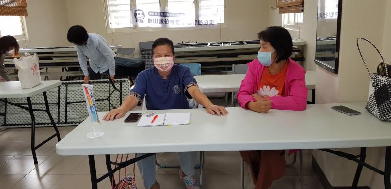 蘇桂仙園長參與社區活動，攜手在地婦女與志工推動竹藝手作、社區導覽及在地飲食體驗，讓大家可以更深入認識當地的文化。