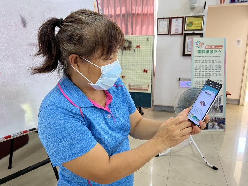 DOC導入的「AR互動生態體驗平台」，讓民眾實際參與AR數位內容的設計與應用，將伯勞鳥保育與楓港社區旅遊融合