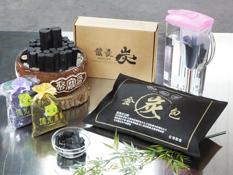 埔光炭業有許多木炭製品，不管除溼、除臭，甚至烤肉，讓大家有多元的選擇。