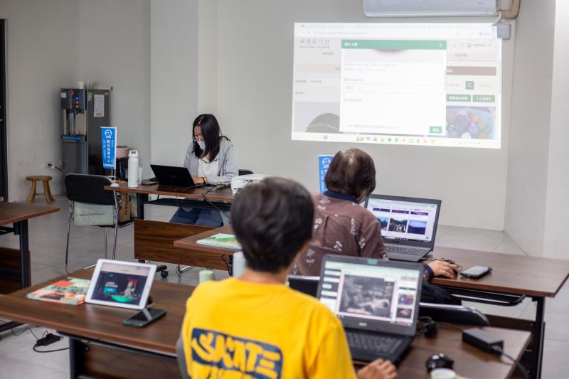 講師介紹時空旅行社—國家文化記憶庫2.0線上策展平台