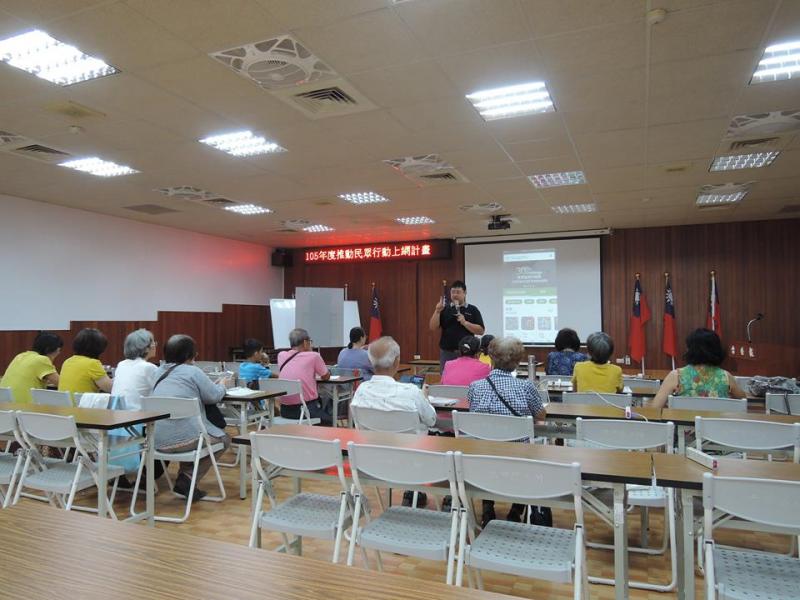 老師上課~手機訂房.掛號與購物