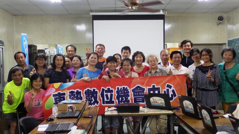 大夥兒開薰地合照-封面照