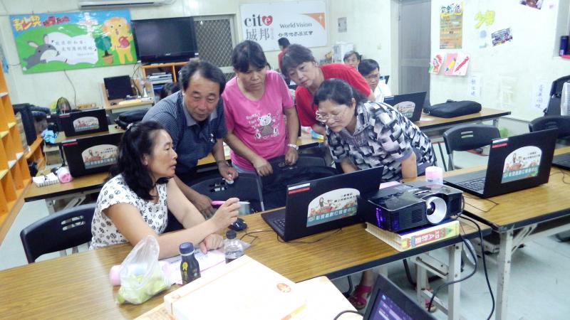 休息片刻也不停歇學習的勇悍同學們-封面照