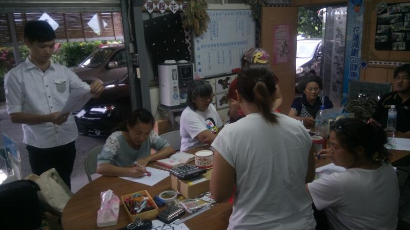 學員互相討論與實際操作