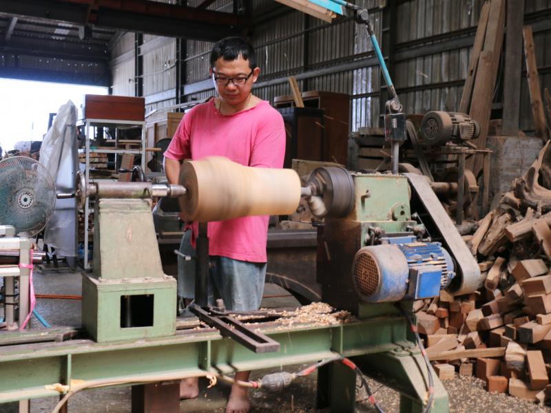 三景木藝坊第二代吳崇銘