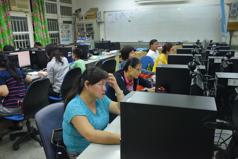 借廣播學員能同步聽講。