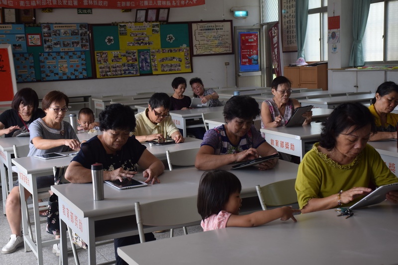 學員每個認真練習情形