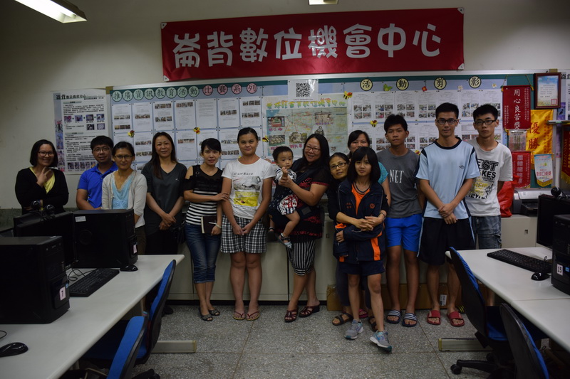 電腦硬體維修與軟體重灌班學員合影
