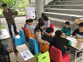 講師認真講解課程