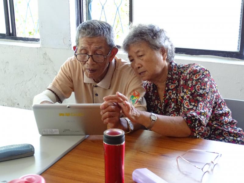 數位生活應用二-平板進階功能(古坑崁頭厝社區)-封面照