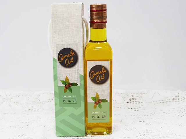 海端苦茶油產銷班的產品，油值清新透亮，值得大家購買食用。