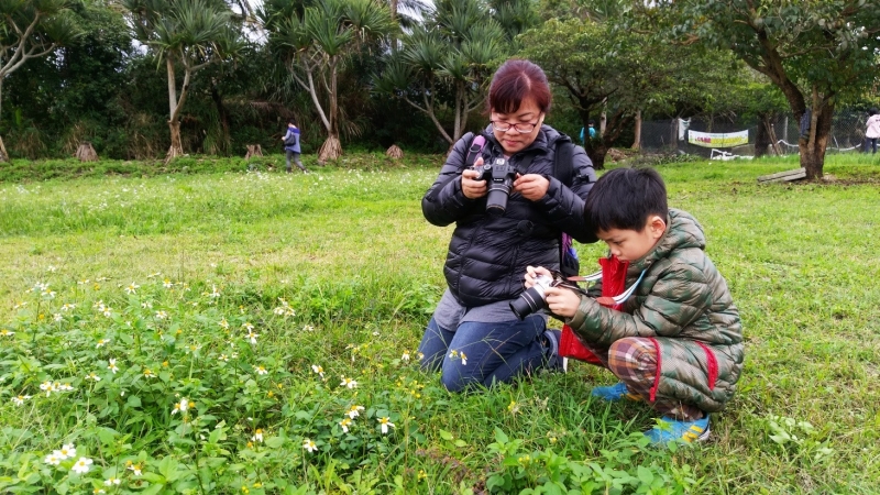 上慶文化擔任宜花DOC旅行志工，專業的攝影師替學員們上攝影課。