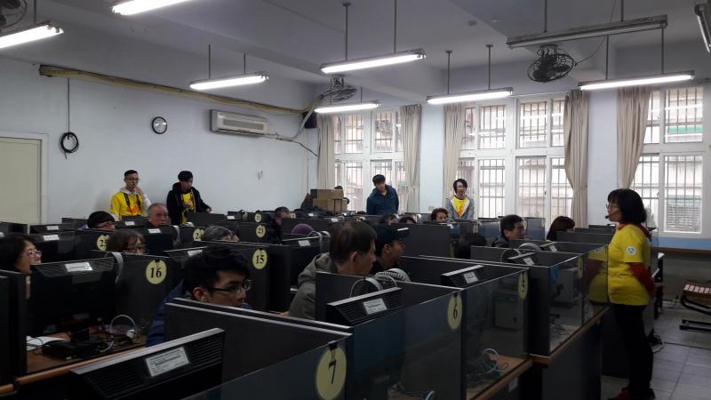 106.2.12樂齡e起快樂學-封面照