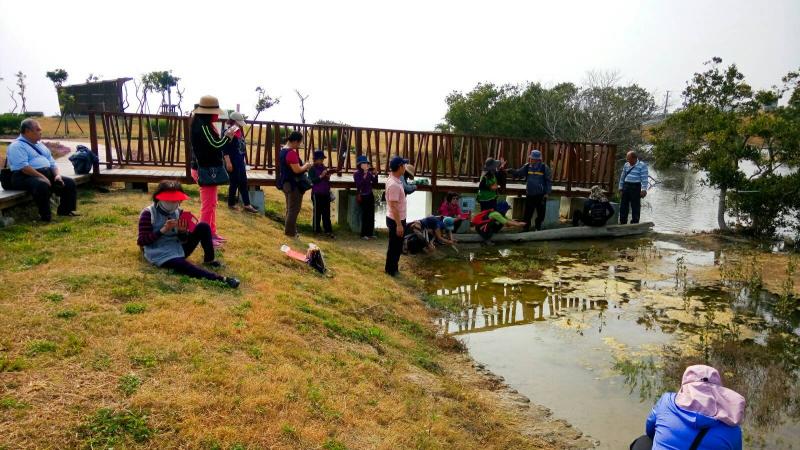 學員們各自尋找家鄉最美的景色