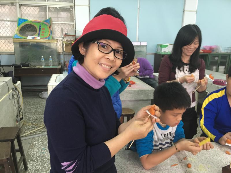 退休不忘學習及服務的大姐-封面照