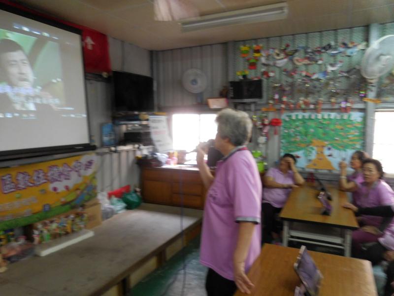 學員嘗試應用APP豐富自我生活