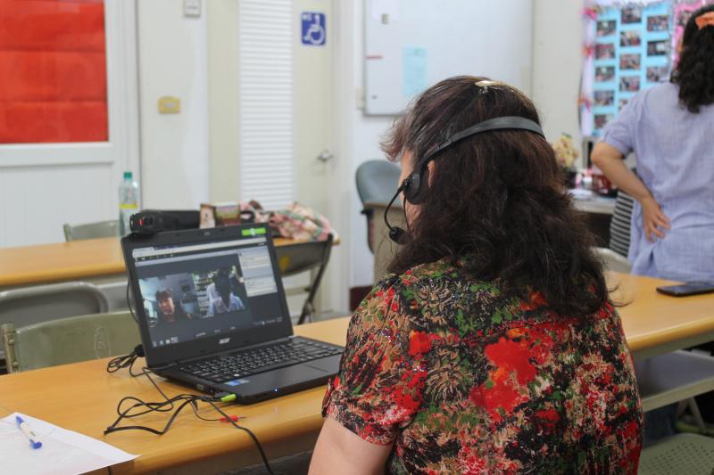 學員利用遠距詢問藥師用藥安全