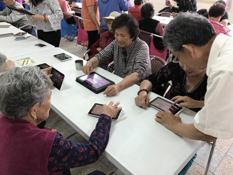 5/12 銀髮族社區照護與智慧型生活數位應用(二)-封面照