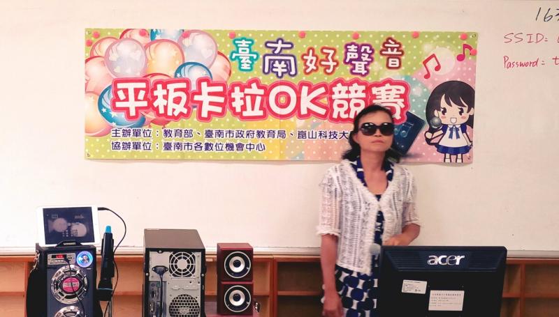 學員一惠參加輔導團歌唱比賽